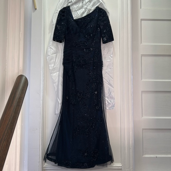 Dark Blue Evening Gown Rickie Freeman Teri Jon size 2 worn once - Picture 2 of 7